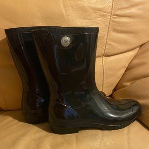 New UGG rain boots size 8-9 us